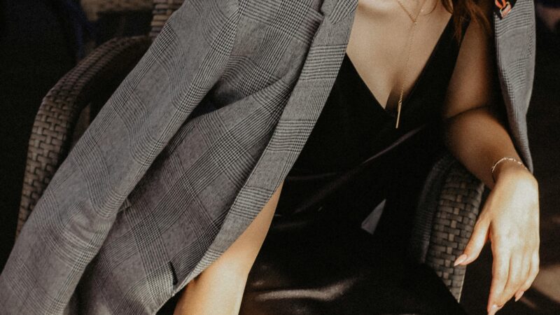 Outono/Inverno os 5 Casacos Essenciais que Vão Dominar as Ruas e Aquecer Seu Estilo!