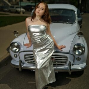 Dicas de Moda para Baixinhas: Como Alongar a Silhueta e Arrasar no Estilo!